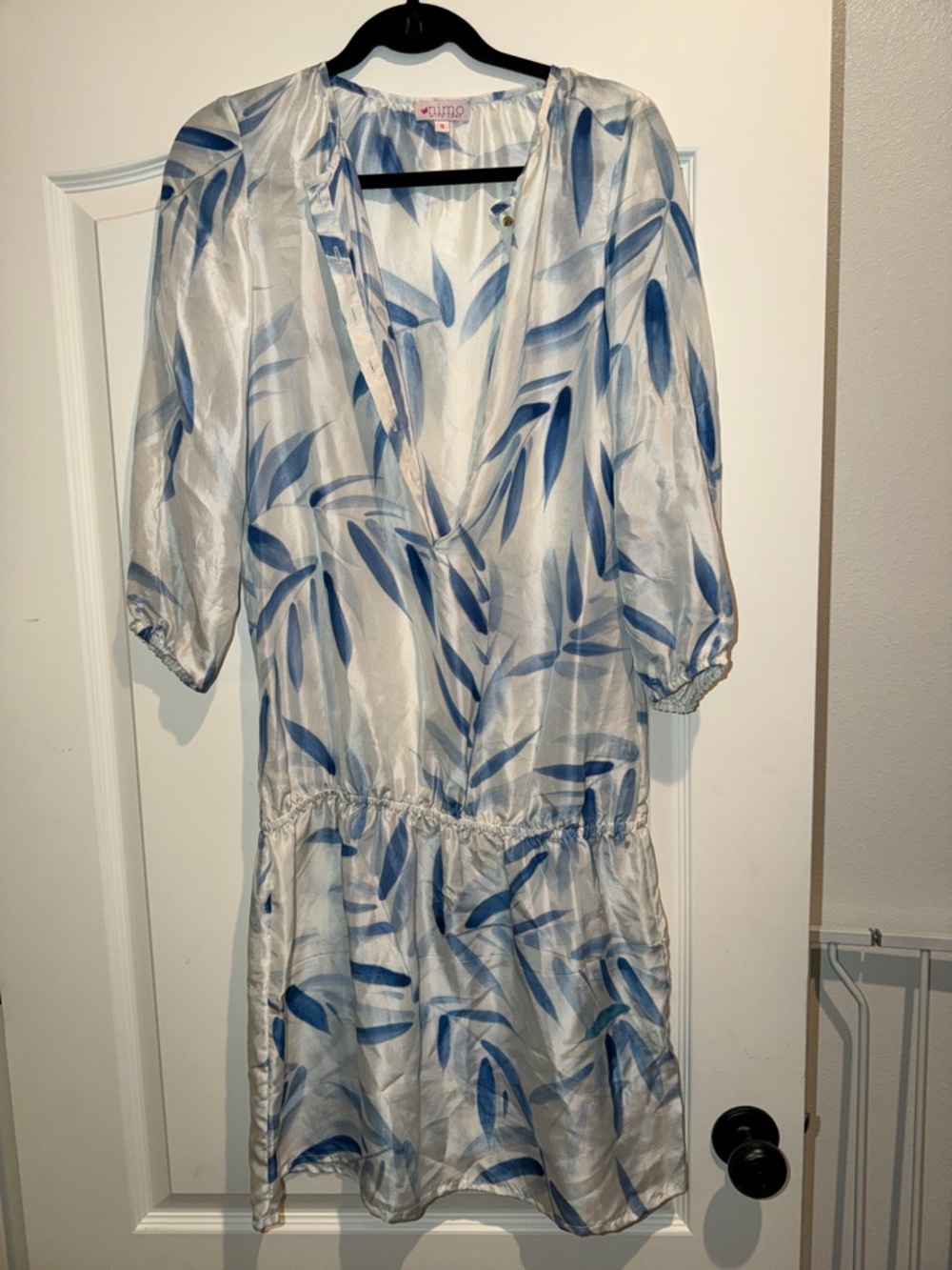 Silk Animoji with live white and blue dress size small